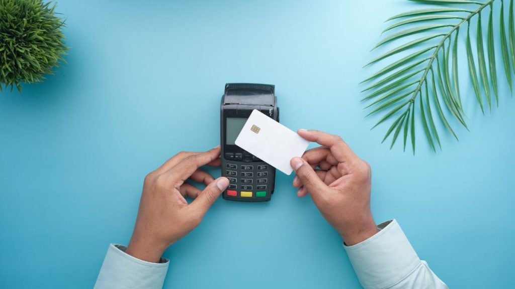 Kreditkarten mit Cashback: Wie bekommt man Geld für seine Einkäufe zurück?